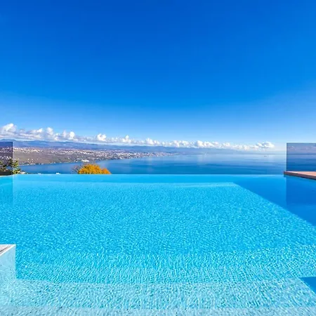 Naya With Heated Pool And Hot Tub Villa