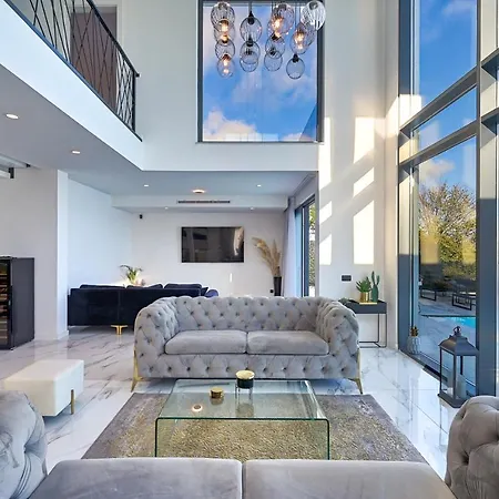 Villa Naya With Heated Pool And Hot Tub Veprinac