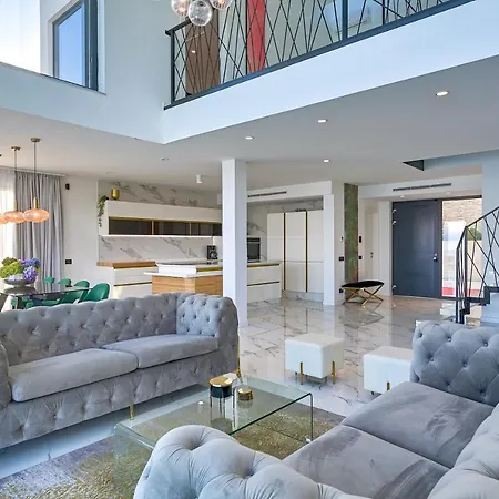 Villa Naya With Heated Pool And Hot Tub