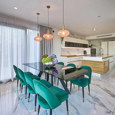 Villa Naya With Heated Pool And Hot Tub